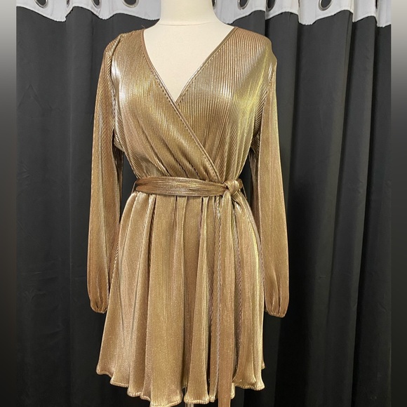SBETRO Dresses & Skirts - SBETRO gold party dress size L